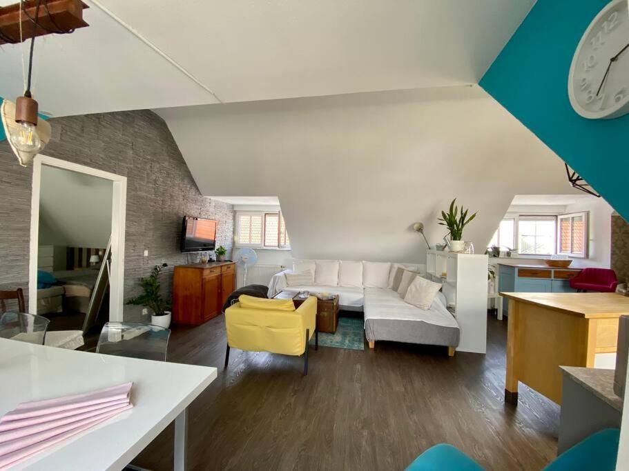 Light Flow Stylish Attic House. M. Balcony ราชตัทท์ ภายนอก รูปภาพ